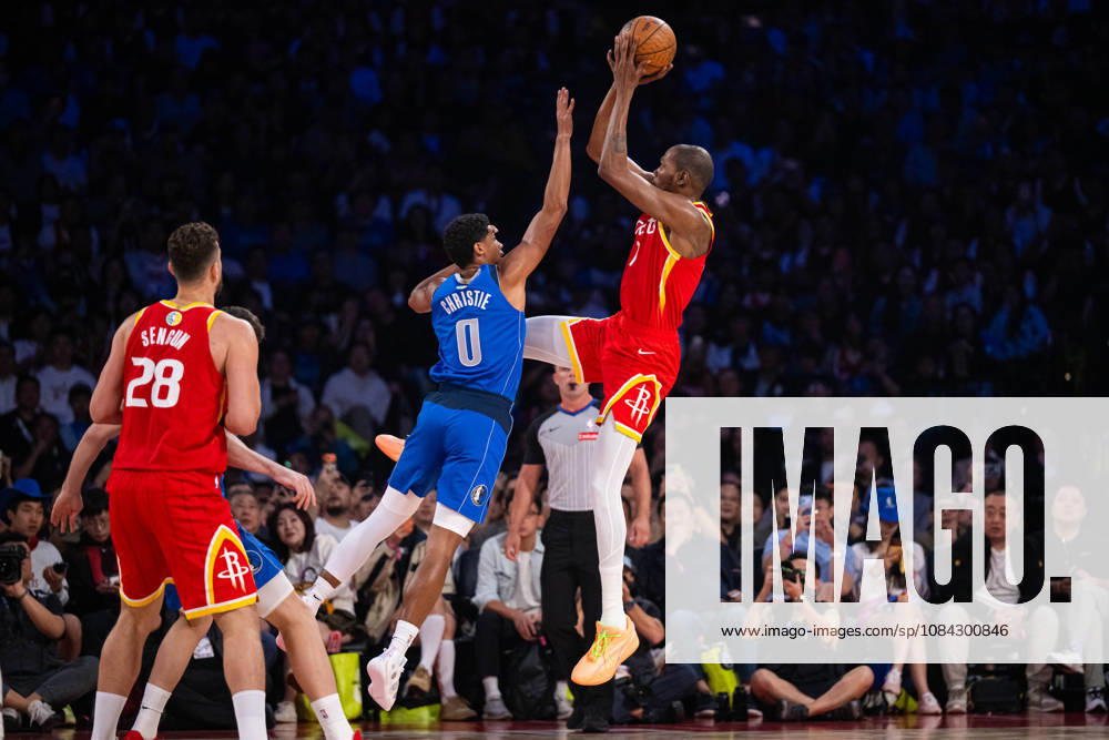 (261010) -- MACAO, Oct. 10, 2026 -- Kevin Durant (R) of Houston Rockets shoots during the 2026-2027 NBA, Basketball Herren, USA preseason game between Houston Rockets and Dallas Mavericks in Macao, south China, Oct. 9, 2026. ) (SP)CHINA-MACAO-BASKETBALL-NBA PRESEASON-ROCKETS VS MAVERICKS(CN) CheongxKamxKa