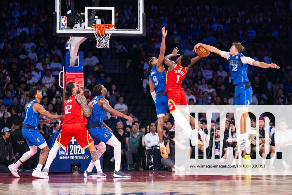 (261010) -- MACAO, Oct. 10, 2026 -- Amen Thompson (2nd R) of Houston Rockets is blocked during the 2026-2027 NBA, Basketball Herren, USA preseason game between Houston Rockets and Dallas Mavericks in Macao, south China, Oct. 9, 2026. ) (SP)CHINA-MACAO-BASKETBALL-NBA PRESEASON-ROCKETS VS MAVERICKS(CN) CheongxKamxKa