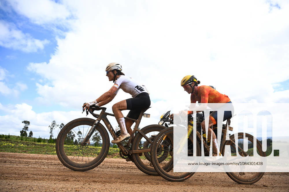 2026 UCI Gravel World Championships Picture by Zac Williams SWpix.com - 10 10 2026 - Cycling - 2026 UCI Gravel World Championships - Nannup, Western Australia, Australia - Womens Elite - Rosa Klöser (Germany), Marianne Vos (Netherlands)