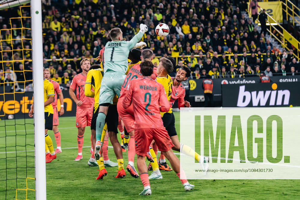 Borussia Dortmund v SV Werder Bremen - Bundesliga 2026 27 Karl Hein of Bremen during the Bundesliga match between Borussia Dortmund and SV Werder Bremen at Signal Iduna Park in Dortmund, Germany, on October 9, 2026. Dortmund Germany