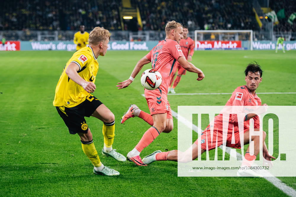 Borussia Dortmund v SV Werder Bremen - Bundesliga 2026 27 Daniel Svensson of Borussia Dortmund in action during the Bundesliga match between Borussia Dortmund and SV Werder Bremen at Signal Iduna Park in Dortmund, Germany, on October 9, 2026. Dortmund Germany