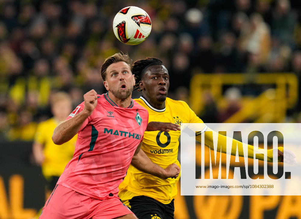 Niclas Fuellkrug (SV Werder Bremen), 10, vs. Joane Gadou (Borussia Dortmund), 22, GER, Borussia Dortmund vs. SV Werder Bremen, Bundesliga 1, Matchday 5, 2026–27 season, SIGNAL IDUNA PARK, Dortmund, October 9, 2026 DFL regulations prohibit any use of photographs as image sequences and or quasi-video Borussia Dortmund vs. SV Werder Bremen, Bundesliga 1, Matchday 5, 2026–27 season, October 9, 2026, Dortmund