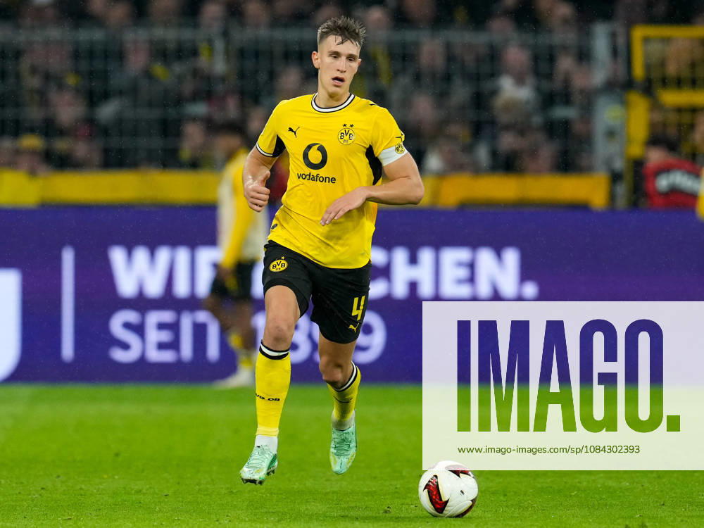 Nico Schlotterbeck, Borussia Dortmund, 4 on the ball (GER), Borussia Dortmund vs. SV Werder Bremen, Bundesliga 1, Matchday 5, 2026–27 season, SIGNAL IDUNA PARK, Dortmund, October 9, 2026 DFL regulations prohibit any use of photographs as image sequences and or quasi-video Borussia Dortmund vs. SV Werder Bremen, Bundesliga 1, Matchday 5, 2026–27 Season, October 9, 2026, Dortmund