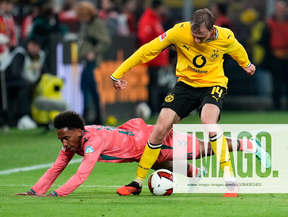 Maximilian Beier of Borussia Dortmund, No. 14, in a tackle with Paul Erevbenagie of SV Werder Bremen, No. 38, GER, Borussia Dortmund vs. SV Werder Bremen, Bundesliga 1, Matchday 5, 2026–27 season, SIGNAL IDUNA PARK, Dortmund, October 9, 2026 DFL regulations prohibit any use of photographs as image sequences and or quasi-video Borussia Dortmund vs. SV Werder Bremen, Bundesliga 1, Matchday 5, 2026–27 season, October 9, 2026, Dortmund