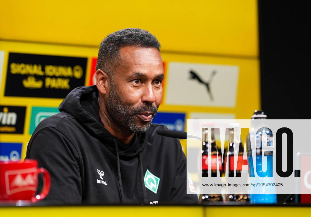 Daniel Thioune, head coach of SV Werder Bremen, speaks with media representatives at the postgame press conference; GER, Borussia Dortmund vs. SV Werder Bremen, Bundesliga 1, Matchday 5, 2026–27 season, SIGNAL IDUNA PARK, Dortmund, October 9, 2026. DFL regulations prohibit any use of photographs as image sequences and or quasi-video. Borussia Dortmund vs. SV Werder Bremen, Bundesliga 1, Matchday 5, 2026–27 season, October 9, 2026, Dortmund
