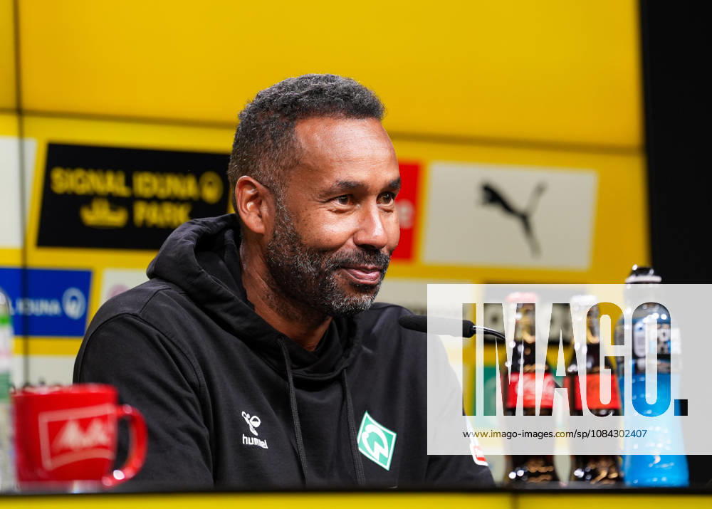 Daniel Thioune, head coach of SV Werder Bremen, speaks with media representatives at the postgame press conference; GER, Borussia Dortmund vs. SV Werder Bremen, Bundesliga 1, Matchday 5, 2026–27 season, SIGNAL IDUNA PARK, Dortmund, October 9, 2026. DFL regulations prohibit any use of photographs as image sequences and or quasi-video. Borussia Dortmund vs. SV Werder Bremen, Bundesliga 1, Matchday 5, 2026–27 season, October 9, 2026, Dortmund