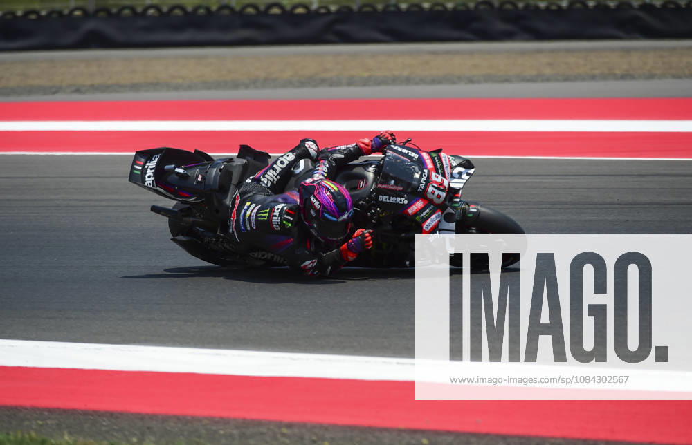 (261010) -- LOMBOK, Oct. 10, 2026 -- Aprilia Racing s Jorge Martin of Spain races during the qualifying 2 at the Pertamina Grand Prix of Indonesia 2026 at Mandalika International circuit in Lombok, Indonesia, Oct. 10, 2026. ) (SP)INDONESIA-LOMBOK-MOTOGP-GRAND PRIX OF INDONESIA-QUALIFYING 2 Zulkarnain