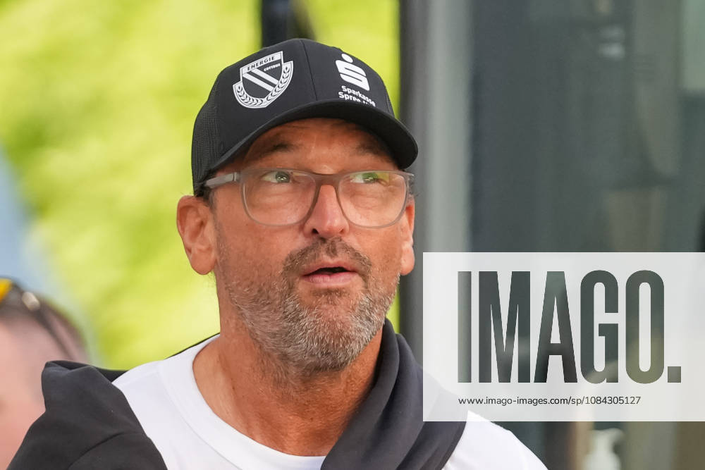 German Soccer 2nd Division 2026–2027, Matchday 7: SV Darmstadt 98 vs. FC Energie Cottbus at Merck Stadium am Böllenfalltor, Darmstadt; Claus Dieter Wollitz, Head Coach of FCE: facial expressions, emotions