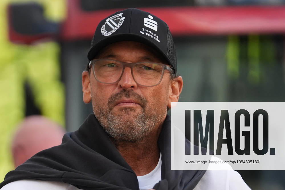 German Soccer 2nd Division 2026–2027, Matchday 7: SV Darmstadt 98 vs. FC Energie Cottbus at Merck Stadium am Böllenfalltor, Darmstadt; Claus Dieter Wollitz, Head Coach of FCE: facial expressions, emotions
