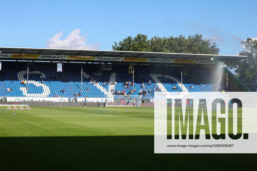 Soccer 2. Bundesliga SV Darmstadt 98 vs. Energie Cottbus, the sun is shining in Darmstadt