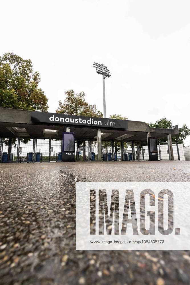 SSV Ulm 1846 Soccer vs. Eintracht Frankfurt II, Soccer, Regionalliga Southwest, Matchday 11, Donaustadion Ulm, October 26, 2010. The Donaustadion Ulm, home stadium of SSV Ulm 1846 Soccer. Exterior view of the main entrance. SSV Ulm 1846 Soccer vs. Eintracht Frankfurt II, Soccer, Regionalliga Southwest, Matchday 11, Donaustadion Ulm, October 26, 2010. Photo by Lucca Fundel, Ulm, Donaustadion, Baden-Württemberg, Germany