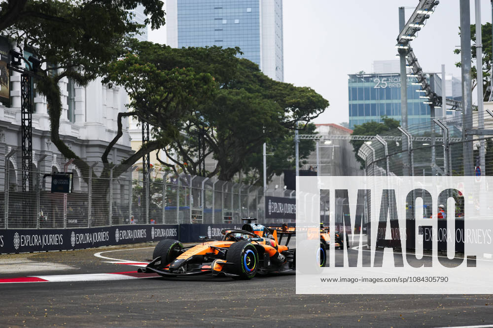 F1 - SINGAPORE GRAND PRIX 2026 81 PIASTRI Oscar (aus), McLaren F1 Team MCL40, action, rain, pluie, during the 2026 Formula 1 Singapore Grand Prix, 17th round of the 2026 Formula One World Championship, WM, Weltmeisterschaft from October 9 to 11, 2026 on the Marina Bay Street Circuit, in Singapore, Singapore - SingaporeSingapore