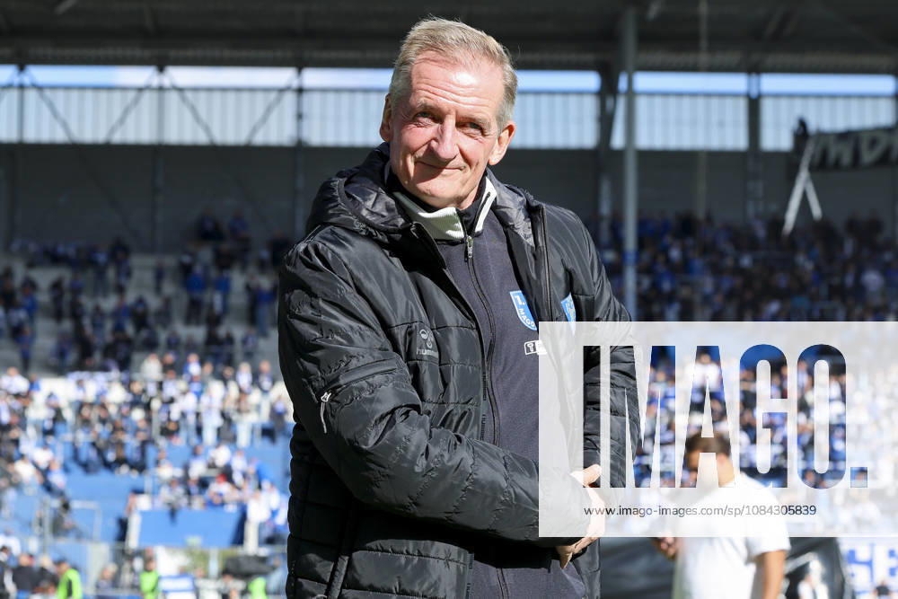 Coach Petrik Sander of 1 FC Magdeburg watches during the 2. Bundesliga match between 1 FC Magdeburg and Hannover 96, Avnet Arena on October 10, 2026, in Magdeburg, Germany. Photo by Marco Steinbrenner, DeFodi Images. Coach Petrik Sander of 1 FC Magdeburg looks on during the 2nd Bundesliga match between 1 FC Magdeburg and Hannover 96 at Avnet Arena on October 10, 2026 in Magdeburg, Germany. Photo by Marco Steinbrenner, DeFodi Images. DFB and DFL regulations prohibit any use of photographs as image sequences and or quasi-video. Photo by Marco Steinbrenner, DeFodi Images.