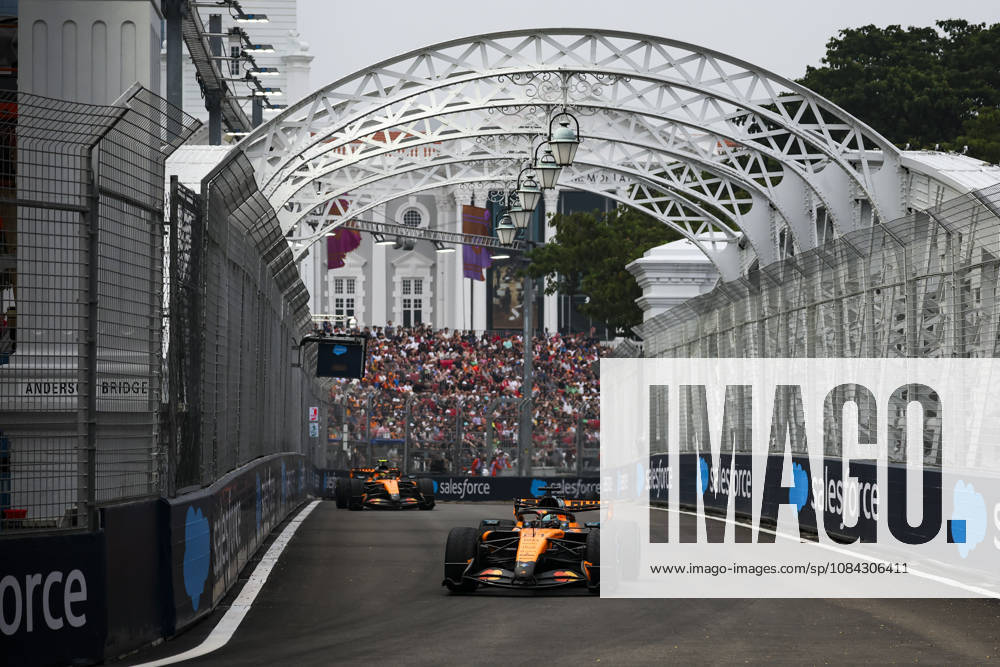 F1 - SINGAPORE GRAND PRIX 2026 81 PIASTRI Oscar (aus), McLaren F1 Team MCL40, action, rain, pluie, during the 2026 Formula 1 Singapore Grand Prix, 17th round of the 2026 Formula One World Championship, WM, Weltmeisterschaft from October 9 to 11, 2026 on the Marina Bay Street Circuit, in Singapore, Singapore - SingaporeSingapore