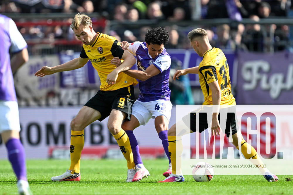 2. Bundesliga, Matchday 26, 27: VfL Osnabrück vs. Dynamo Dresden on October 10, 2026, at the Bremer Brücke in Osnabrück. Vincent Vermeij (Dresden) battles for the ball against Jonathan Gomez (Osnabrück) and Jonas Sterner (Dresden). MT