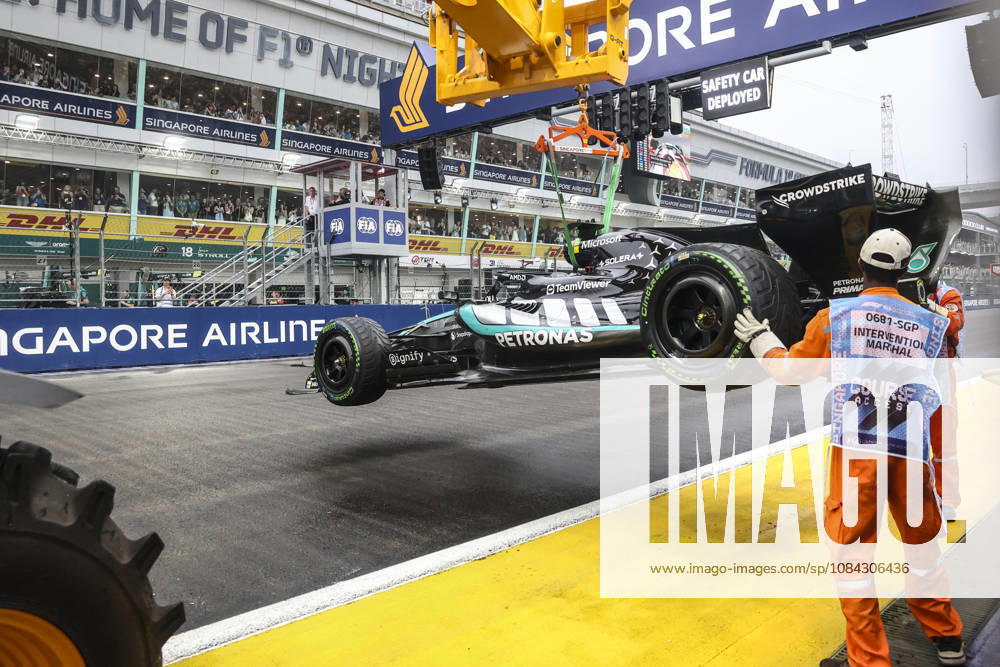 Formula 1 Singapore Airlines Singapore Grand Prix 2026 George Russell (GBR), Mercedes-AMG PETRONAS Formula One Team , W17, Car 63 out of the sprint race during Formula 1 Singapore Airlines Singapore Grand Prix 2026 on October 10., 2026 in Marina Bay Street Circuit, Singapore, Zsombor Toth Singapore Marina Bay Street Circuit Singapore Singapore