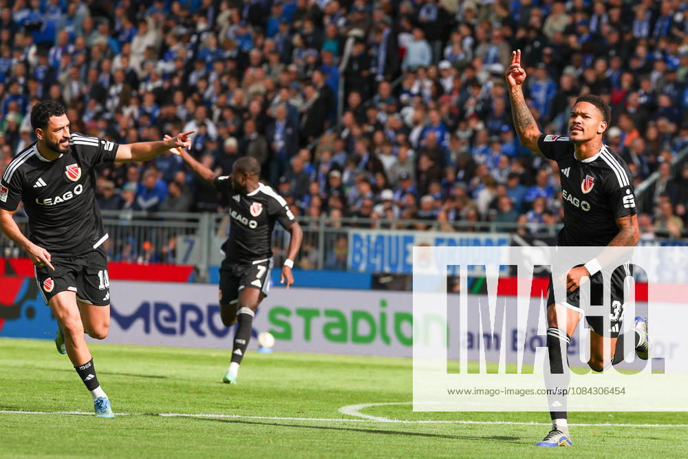 Soccer, 2. Bundesliga, SV Darmstadt 98 vs. Energie Cottbus, from left: Tolcay Cigereci (Energie Cottbus) and Justin Butler (Energie Cottbus) are seen celebrating after scoring a goal to make the score 0–1