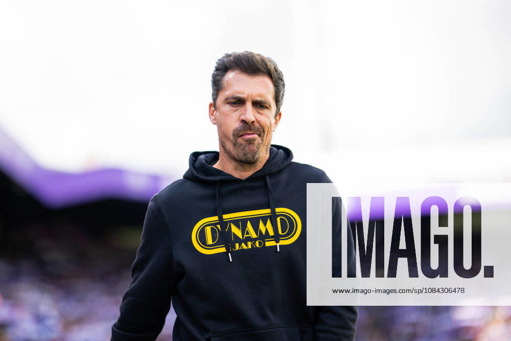 Soccer, 2026–2027, 2. Bundesliga, Matchday 7, VfL Osnabrück vs. SG Dynamo Dresden, Thomas Stamm, Coach of Dresden. DFL regulations prohibit any use of photographs as image sequences and or quasi-video.