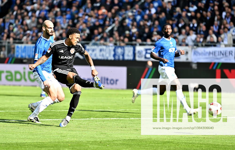 Soccer 2. Bundesliga, SV Darmstadt 98 vs. Energie Cottbus: Goal Scorer Justin Butler, FC Energie Cottbus, Goal Scored, Goal making it 0–1. DFL and DFB regulations prohibit any use of photographs as image sequences and or quasi-video. Darmstadt