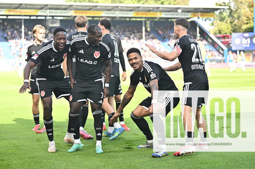 Soccer 2. Bundesliga, SV Darmstadt 98 vs. Energie Cottbus, King Manu, FC Energie Cottbus, Christian Kinsombi, FC Energie Cottbus, Goal Scorer Justin Butler, FC Energie Cottbus, Axel Borgmann, FC Energie Cottbus, Goal Celebration, celebration, goal celebration, celebrating the goal to make it 0–1, cheering, celebrated, cheers, celebration, DFL, DFB REGULATIONS PROHIBIT ANY USE OF PHOTOGRAPHS as IMAGE SEQUENCES and or QUASI-VIDEO, Darmstadt