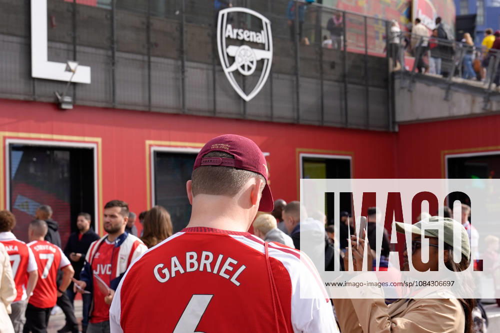 10th October 2026; Emirates Stadium, London, England; Premier League Football, Arsenal versus Leeds United; A general view of supporters outside the Emirates stadium prior to the kick-off TomxMajor