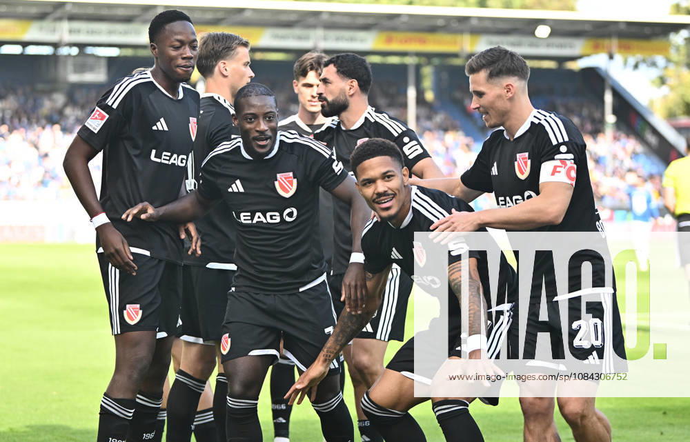 Soccer 2. Bundesliga, SV Darmstadt 98 vs. Energie Cottbus, King Manu, FC Energie Cottbus, Christian Kinsombi, FC Energie Cottbus, Goal Scorer Justin Butler, FC Energie Cottbus, Axel Borgmann, FC Energie Cottbus, Goal Celebration, celebration, goal celebration, celebrating the goal to make it 0–1, cheering, celebrated, cheers, celebration, DFL, DFB REGULATIONS PROHIBIT ANY USE OF PHOTOGRAPHS as IMAGE SEQUENCES and or QUASI-VIDEO, Darmstadt