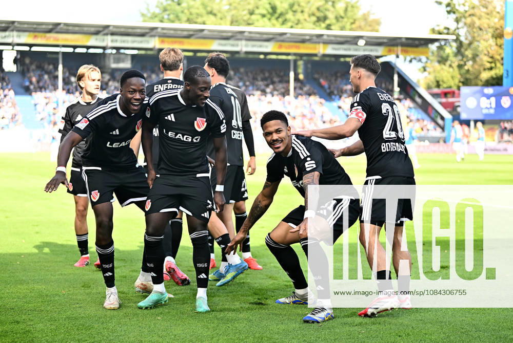 Soccer 2. Bundesliga, SV Darmstadt 98 vs. Energie Cottbus, King Manu, FC Energie Cottbus, Christian Kinsombi, FC Energie Cottbus, Goal Scorer Justin Butler, FC Energie Cottbus, Axel Borgmann, FC Energie Cottbus, Goal Celebration, celebration, goal celebration, celebrating the goal to make it 0–1, cheering, celebrated, cheers, celebration, DFL, DFB REGULATIONS PROHIBIT ANY USE OF PHOTOGRAPHS as IMAGE SEQUENCES and or QUASI-VIDEO, Darmstadt