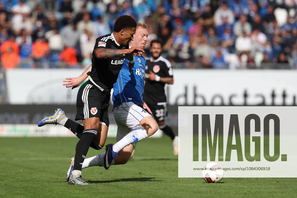 Soccer 2. Bundesliga SV Darmstadt 98 vs. Energie Cottbus, Justin Butler (Energie Cottbus) and Kai Klefisch (SV Darmstadt 98), in action, with the ball