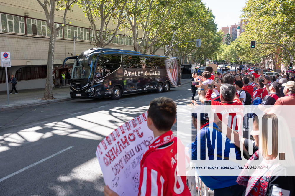 ESP LaLiga EA Sports Rayo Vallecano vs. Athletic Club Athletic fans welcoming the Athletic team bus during the LaLiga EA Sports match between Rayo Vallecano and Athletic Club, played at Vallecas Stadium in Madrid on October 10, 2026, in Spain. Spain Soccer