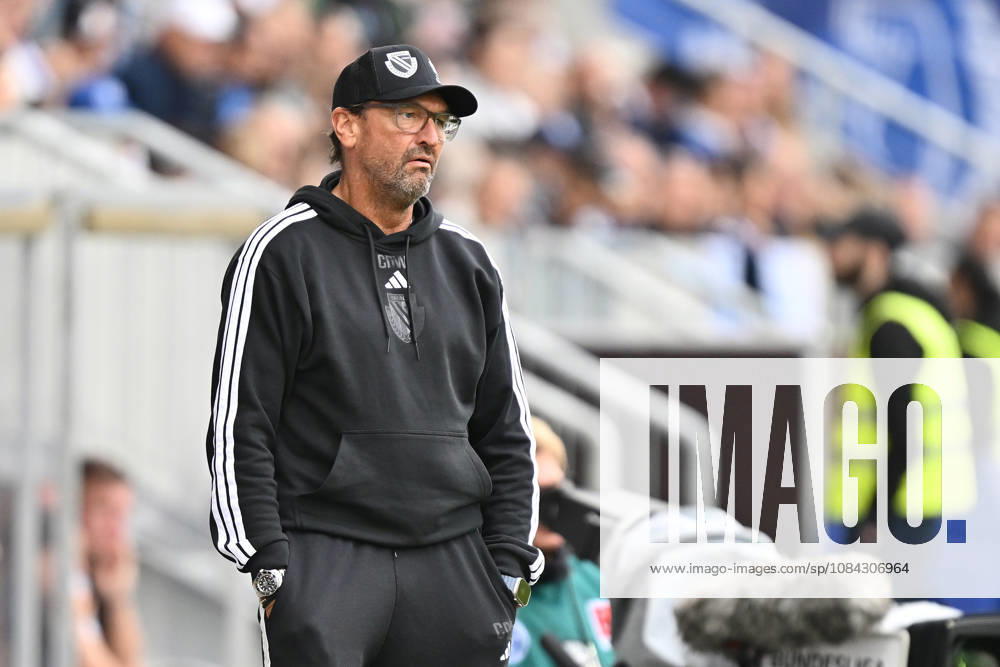 Soccer 2. Bundesliga, SV Darmstadt 98 vs. Energie Cottbus, Head Coach Claus Dieter Wollnitz, FC Energie Cottbus. DFL and DFB regulations prohibit any use of photographs as image sequences and or quasi-video. Darmstadt