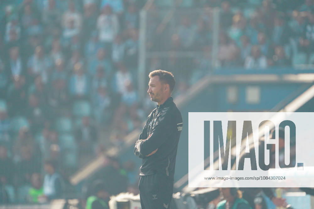 Germany Soccer 2. Bundesliga 2026–2027, Matchday 7: 1. FC Magdeburg vs. Hannover 96 at Avnet Arena Magdeburg; Gestures, Body Language, Emotion; Petrik Sander, Coach of 1. FC Magdeburg