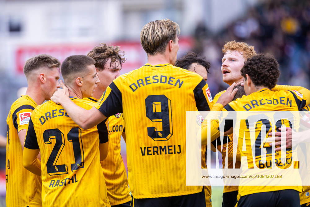 The SG Dynamo Dresden players celebrate Niklas Hauptmann s 1-0 goal. SG Dynamo Dresden, 27 GER, VfL Osnabrück vs. SG Dynamo Dresden, soccer, 2. Bundesliga, Matchday 7, 2026–2027 season, October 10, 2026 DFL regulations prohibit any use of photographs as image sequences and or quasi-video GER, VfL Osnabrück vs. SG Dynamo Dresden, soccer, 2. Bundesliga, Matchday 7, 2026–2027 season, October 10, 2026, Osnabrück
