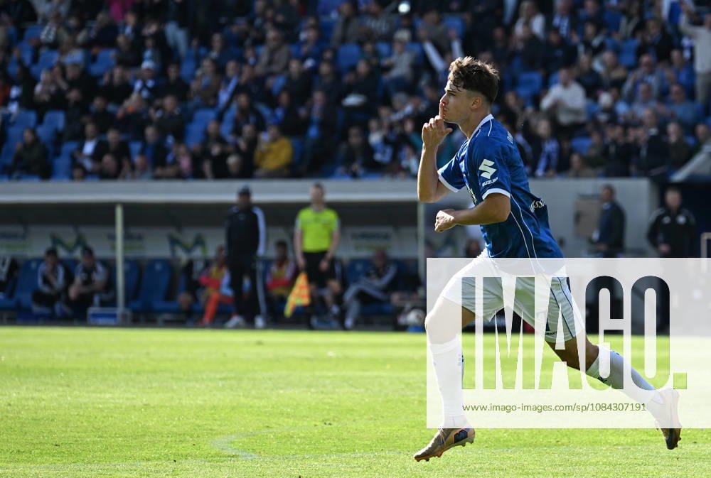 Soccer 2. Bundesliga, SV Darmstadt 98 vs. Energie Cottbus, Noah Weißhaupt (SV Darmstadt 98) scores the goal to make it 1–1. DFL and DFB regulations prohibit any use of photographs as image sequences and or quasi-video. Darmstadt