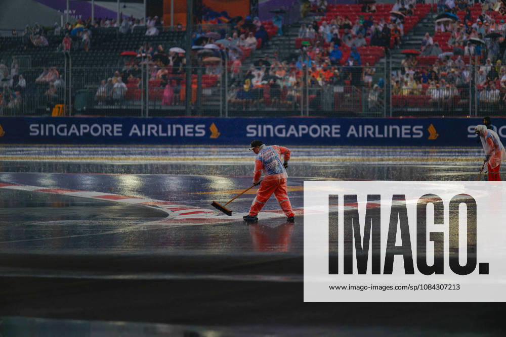 10th October 2026; Marina Bay, Singapore; Formula 1, Singapore Grand Prix, Sprint Race and Qualifying Day; A wet start to the race and its delayed by 30 minutes DavidxAsh