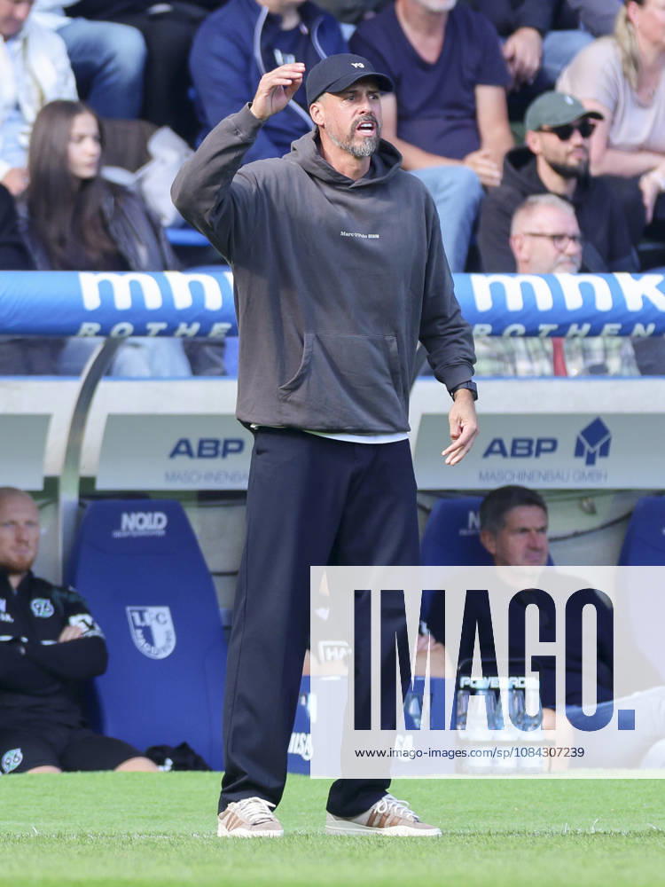 Hannover 96 coach Sandro Wagner gestures during the 2. Bundesliga match between 1. FC Magdeburg and Hannover 96, Avnet Arena on October 10, 2026, in Magdeburg, Germany. Photo by Marco Steinbrenner, DeFodi Images. Coach Sandro Wagner of Hannover 96 gestures during the 2nd Bundesliga match between 1 FC Magdeburg and Hannover 96 at Avnet Arena on October 10, 2026 in Magdeburg, Germany. Photo by Marco Steinbrenner, DeFodi Images. DFB and DFL regulations prohibit any use of photographs as image sequences and or quasi-video. Photo by Marco Steinbrenner, DeFodi Images.