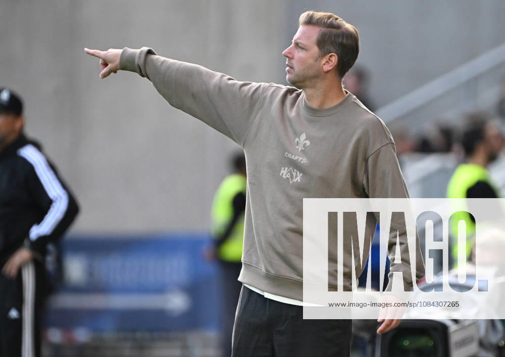 Soccer 2. Bundesliga, SV Darmstadt 98 vs. Energie Cottbus; Coach Florian Kohfeldt of SV Darmstadt 98 gives instructions. DFL and DFB regulations prohibit any use of photographs as image sequences and or quasi-video. Darmstadt