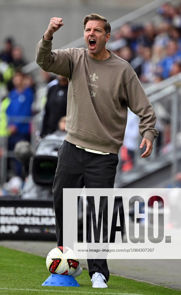 Soccer 2. Bundesliga, SV Darmstadt 98 vs. Energie Cottbus; Coach Florian Kohfeldt of SV Darmstadt 98 gives instructions. DFL and DFB regulations prohibit any use of photographs as image sequences and or quasi-video. Darmstadt