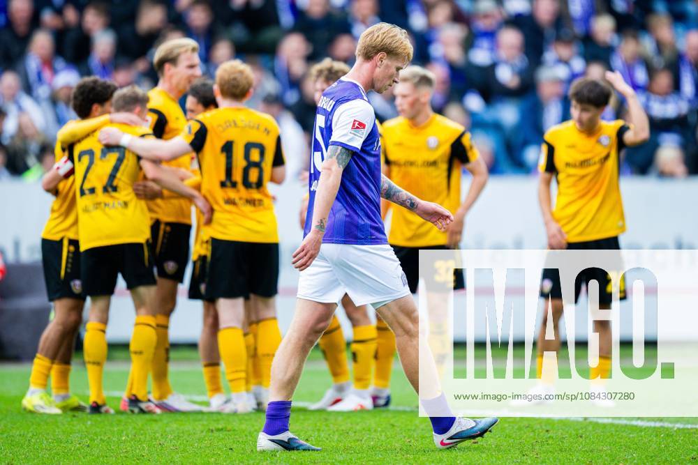 Soccer, 2026–2027, 2. Bundesliga, Matchday 7, VfL Osnabrück vs. SG Dynamo Dresden: Players celebrate after Niklas Hauptmann’s goal to make it 0–1 for Dresden; M Bjarke Jacobsen, Osnabrück. DFL regulations prohibit any use of photographs as image sequences and or quasi-video.