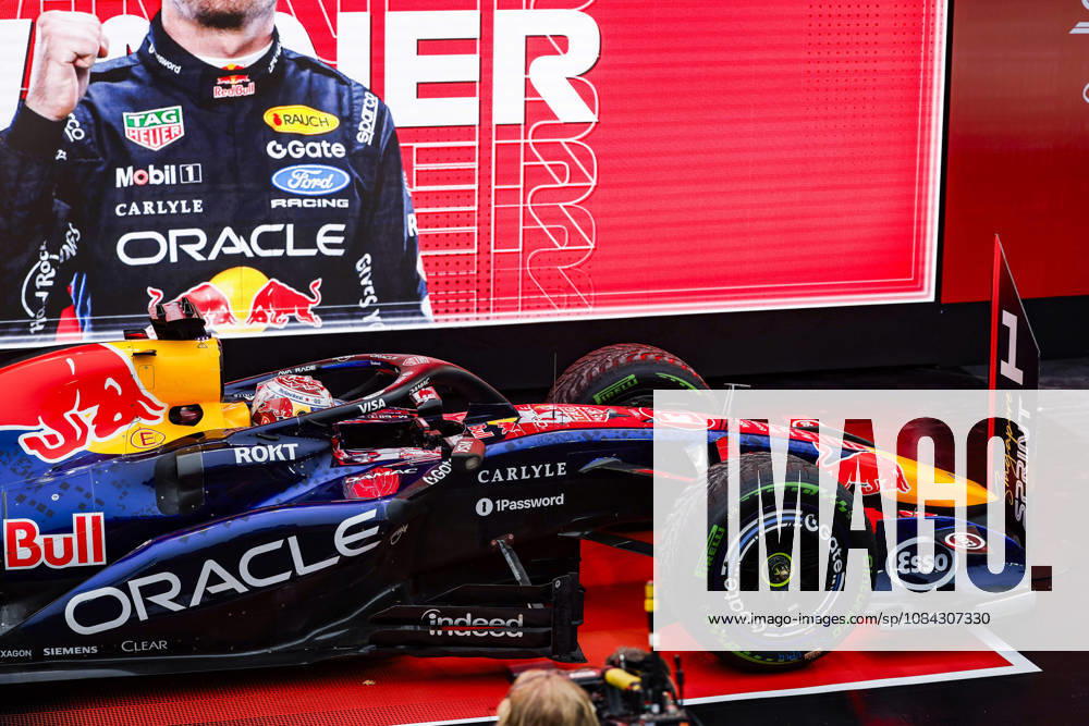 F1 - SINGAPORE GRAND PRIX 2026 VERSTAPPEN Max (nld), Red Bull Racing Ford RB22, portrait, parc fermÃ during the 2026 Formula 1 Singapore Grand Prix, 17th round of the 2026 Formula One World Championship, WM, Weltmeisterschaft from October 9 to 11, 2026 on the Marina Bay Street Circuit, in Singapore, Singapore - SingaporeSingapore