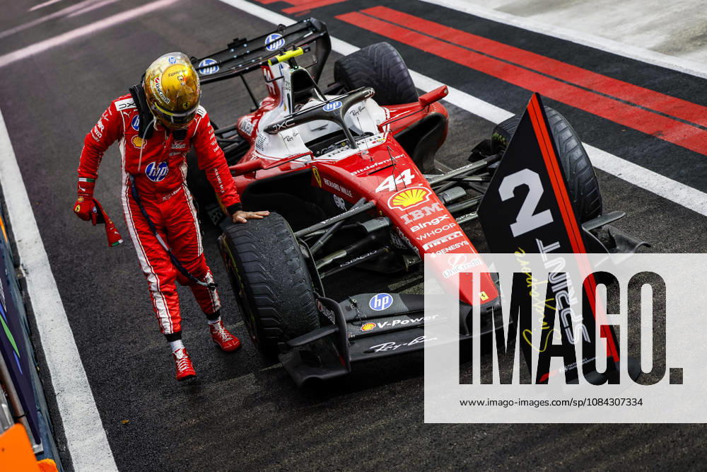 F1 - SINGAPORE GRAND PRIX 2026 HAMILTON Lewis (gbr), Scuderia Ferrari SF-26, portrait, parc fermÃ during the 2026 Formula 1 Singapore Grand Prix, 17th round of the 2026 Formula One World Championship, WM, Weltmeisterschaft from October 9 to 11, 2026 on the Marina Bay Street Circuit, in Singapore, Singapore - SingaporeSingapore