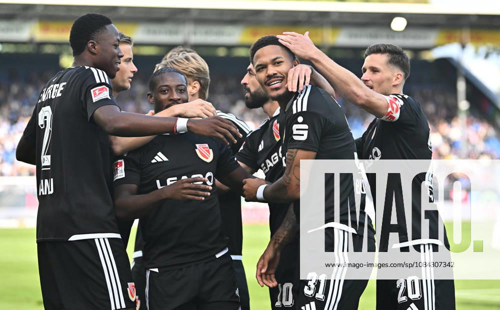 Soccer 2. Bundesliga, SV Darmstadt 98 vs. Energie Cottbus, King Manu, FC Energie Cottbus, Christian Kinsombi, FC Energie Cottbus, Goal Scorer Justin Butler, FC Energie Cottbus, Axel Borgmann, FC Energie Cottbus, Goal Celebration, celebration, goal celebration, celebrating the goal, 0–1, cheering, celebrated, cheers, DFL, DFB REGULATIONS PROHIBIT ANY USE OF PHOTOGRAPHS as IMAGE SEQUENCES and or QUASI-VIDEO, Darmstadt