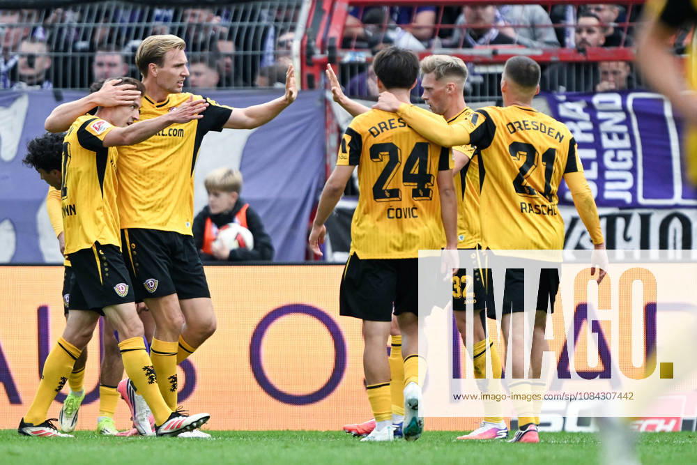 2. Bundesliga, Matchday 26, 27: VfL Osnabrück vs. Dynamo Dresden on October 10, 2026, at the Bremer Brücke in Osnabrück—cheers, goal celebrations, Goal scorers, goal scorer Niklas Hauptmann (Dresden) celebrates with Vincent Vermeij (Dresden), Jonas Sterner (Dresden), and MT