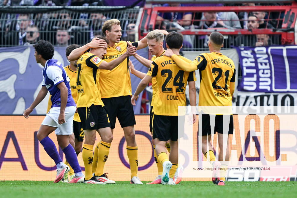 2. Bundesliga, Matchday 26, 27: VfL Osnabrück vs. Dynamo Dresden on October 10, 2026, at the Bremer Brücke in Osnabrück—cheers, goal celebrations, Goal scorers, goal scorer Niklas Hauptmann (Dresden) celebrates with Vincent Vermeij (Dresden), Jonas Sterner (Dresden), and MT