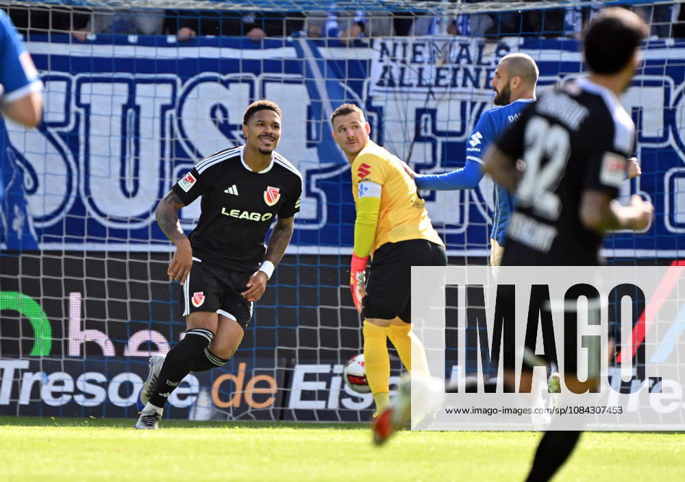 Soccer 2. Bundesliga, SV Darmstadt 98 vs. Energie Cottbus, Justin Butler (Energie Cottbus) scores the goal to make it 0–1, celebrates the goal, The goal celebration for the 0–1 Darmstadt