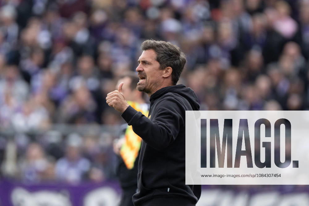 Thomas Stamm, Head Coach of Dresden; VfL Osnabrück vs. SG Dynamo Dresden; Soccer; 2. Bundesliga; Matchday 7; October 10, 2026; DFL regulations prohibit any use of photographs as image sequences and or quasi-video; Osnabrück, Lower Saxony, Germany