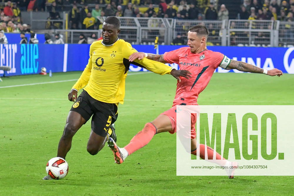 From left: Serhou Guirassy (Dortmund 9) and Marco Friedl (Bremen 32) in a one-on-one duel, September 10, 2026 ¢ Soccer ¢ Borussia Dortmund vs. SV Werder Bremen, Signal Iduna Park, Dortmund, DFB DFL regulations prohibit any use of photographs as image sequences and or quasi-video NRW Germany
