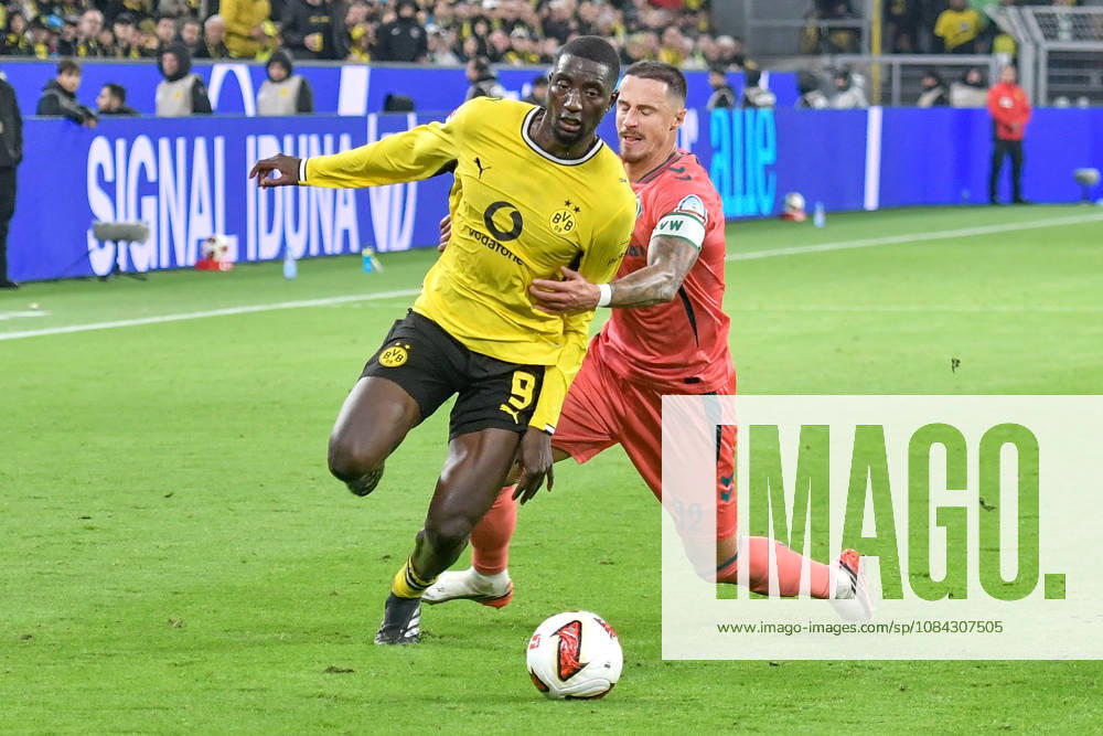 From left: Serhou Guirassy (Dortmund 9) and Marco Friedl (Bremen 32) in a one-on-one duel, September 10, 2026 ¢ Soccer ¢ Borussia Dortmund vs. SV Werder Bremen, Signal Iduna Park, Dortmund, DFB DFL regulations prohibit any use of photographs as image sequences and or quasi-video NRW Germany
