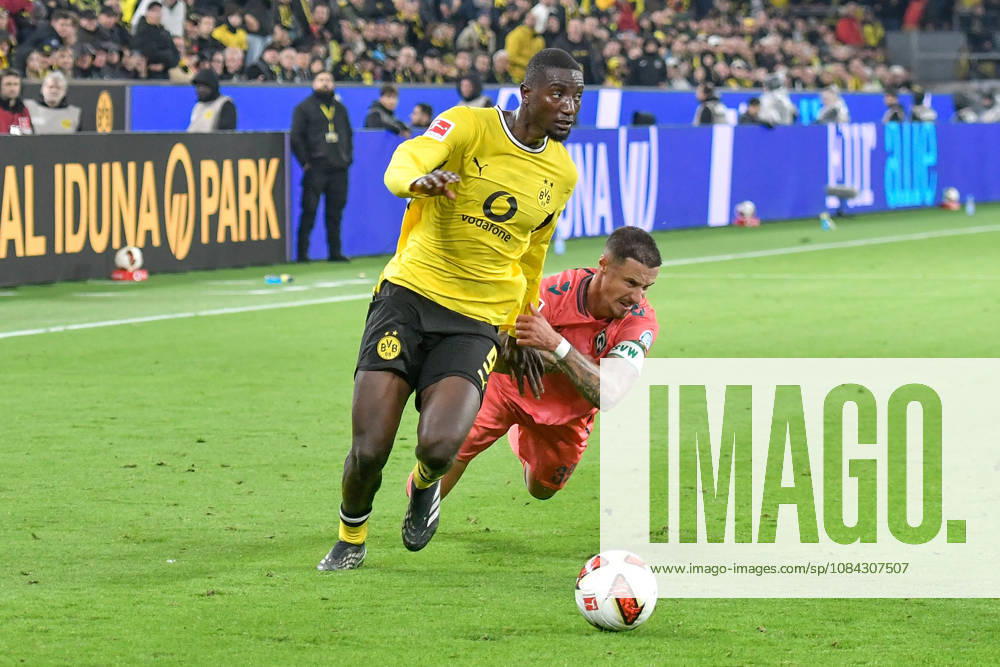 From left: Serhou Guirassy (Dortmund 9) and Marco Friedl (Bremen 32) in a one-on-one duel, September 10, 2026 ¢ Soccer ¢ Borussia Dortmund vs. SV Werder Bremen, Signal Iduna Park, Dortmund, DFB DFL regulations prohibit any use of photographs as image sequences and or quasi-video NRW Germany