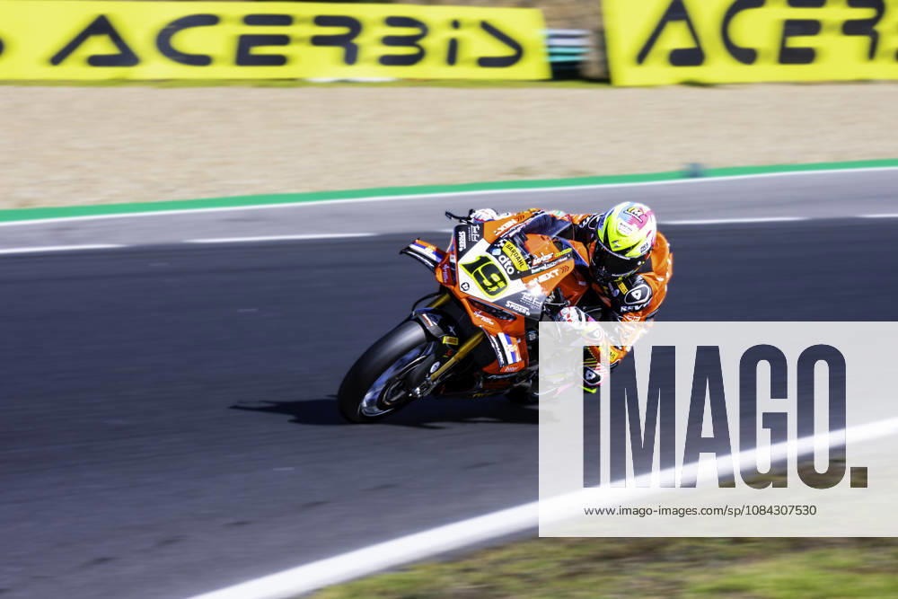 Alvaro Bautista of Barni Spark Racing Team in action during the Superpole of the FIM Superbike World Championship, WM, Weltmeisterschaft at Circuito Estoril on October 10, 2026 in Cascais, Portugal. Cascais Portugal - ZUMAr200 20261010_zsp_r200_004