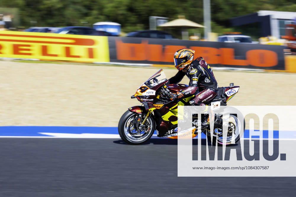 Sam Lowes of ELF Marc VDS Racing Team in action during the Superpole of the FIM Superbike World Championship, WM, Weltmeisterschaft at Circuito Estoril on October 10, 2026 in Cascais, Portugal. Motorsports 2026: WorldSBK - Tissot Estoril Round - ZUMAr200 20261010_zsp_r200_006